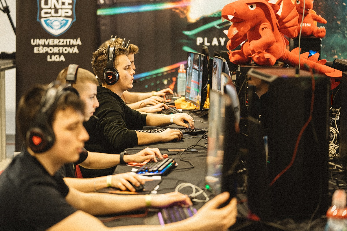 Tím Čuča De La Mange